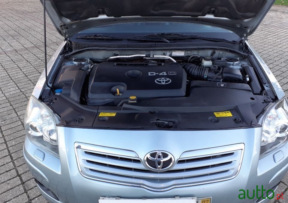 2007' Toyota Avensis Sw photo #5