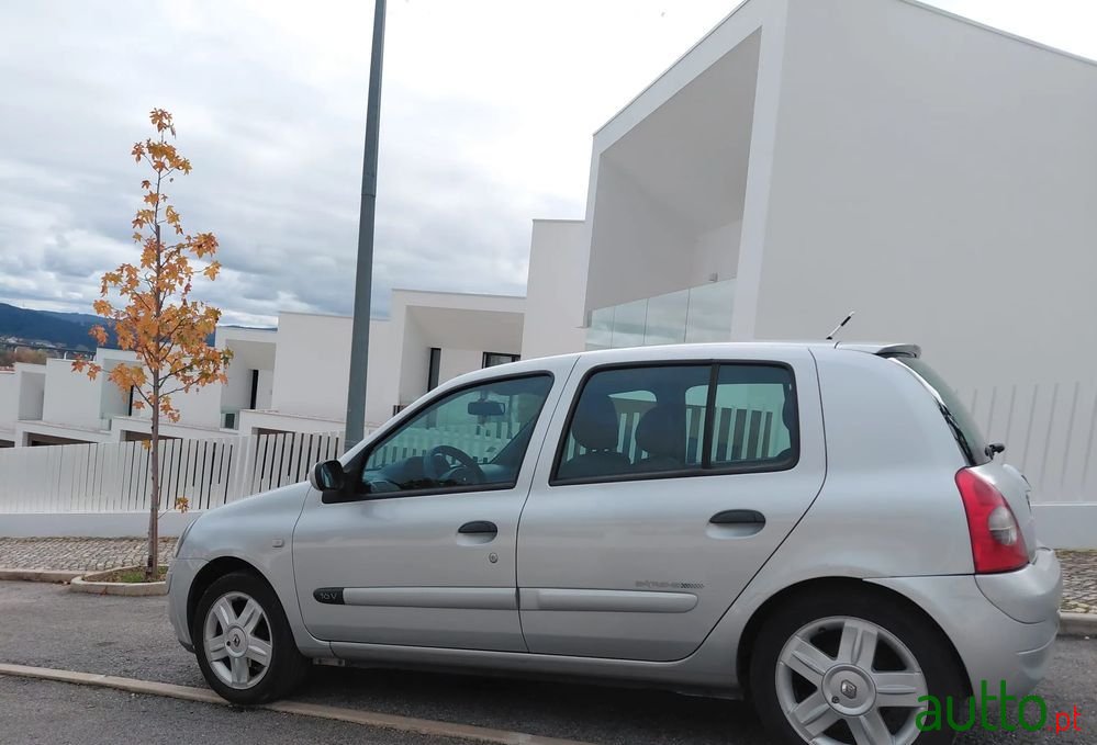 2005' Renault Clio photo #3