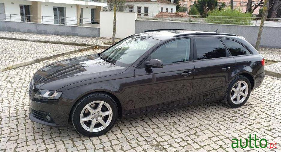 2011' Audi A4 Avant photo #1