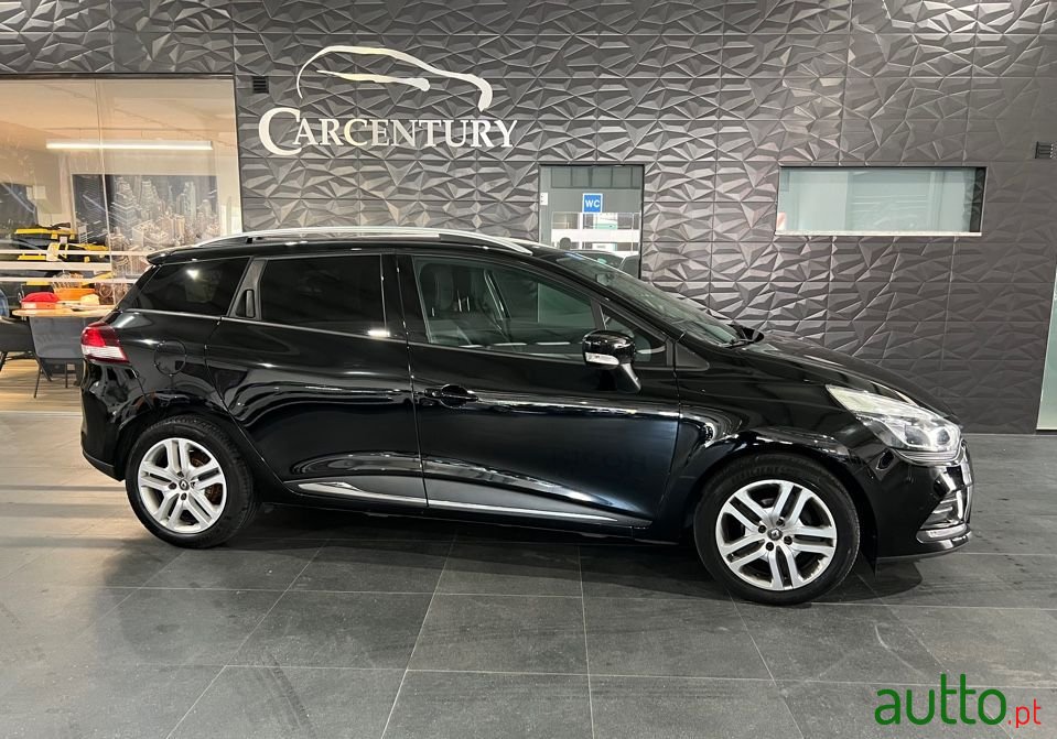 2019' Renault Clio Sport Tourer photo #1