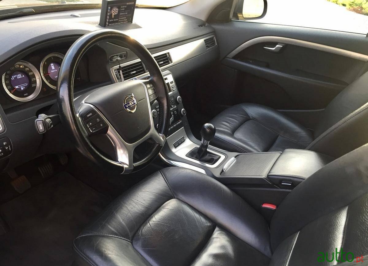 2011' Volvo photo #3