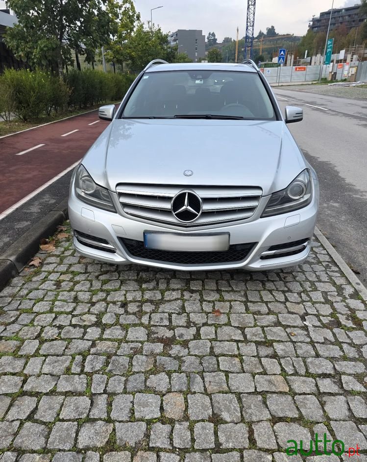 2011' Mercedes-Benz Classe C photo #4