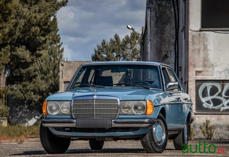 1981' Mercedes-Benz 200 photo #1