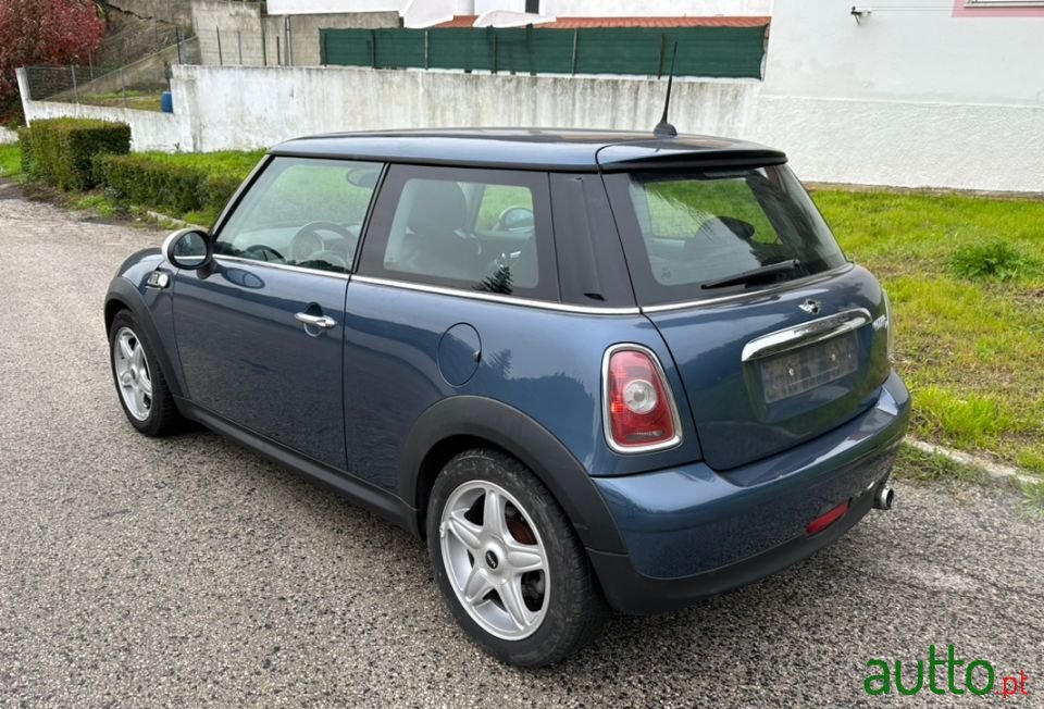 2010' MINI Cooper photo #2