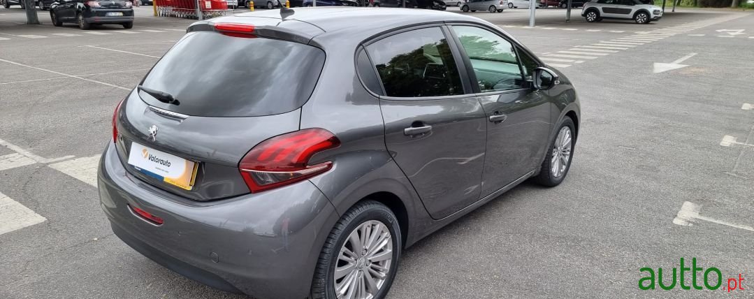 2019' Peugeot 208 photo #3