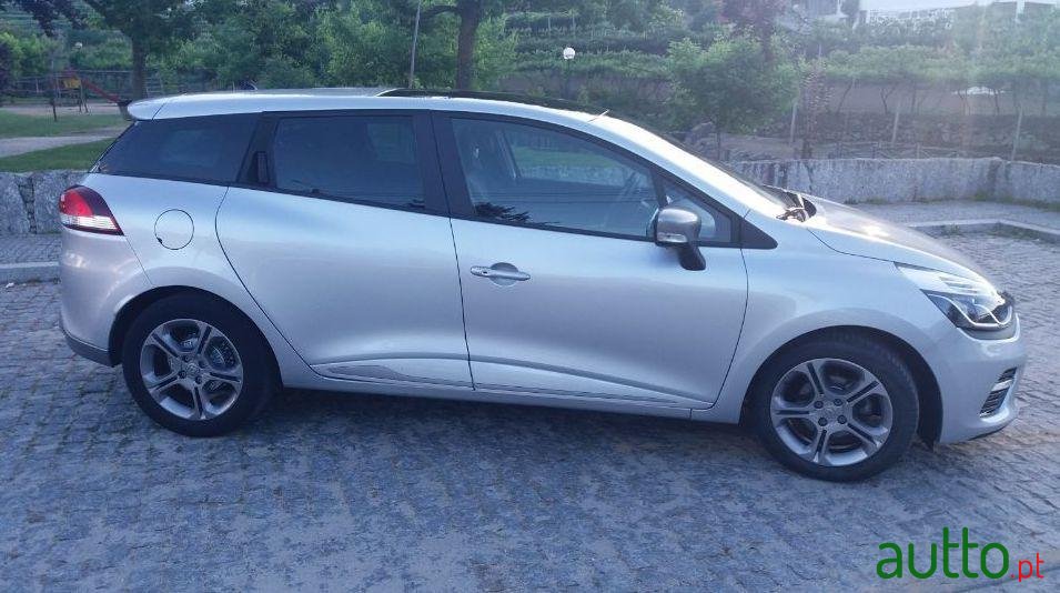 2016' Renault Clio Sport Tourer photo #3