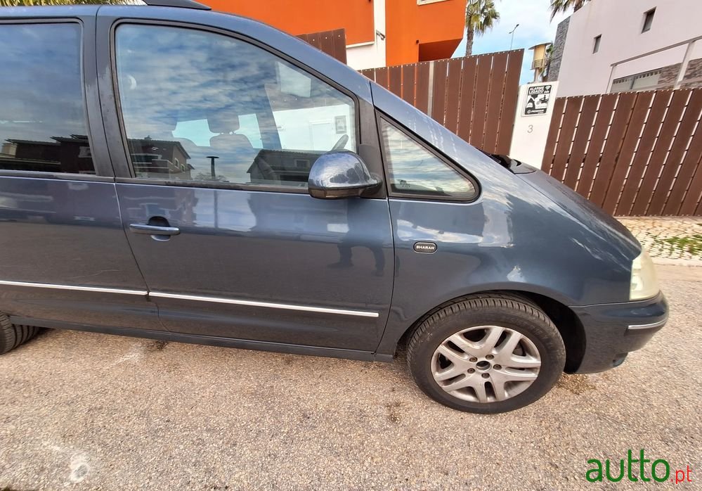2005' Volkswagen Sharan photo #6