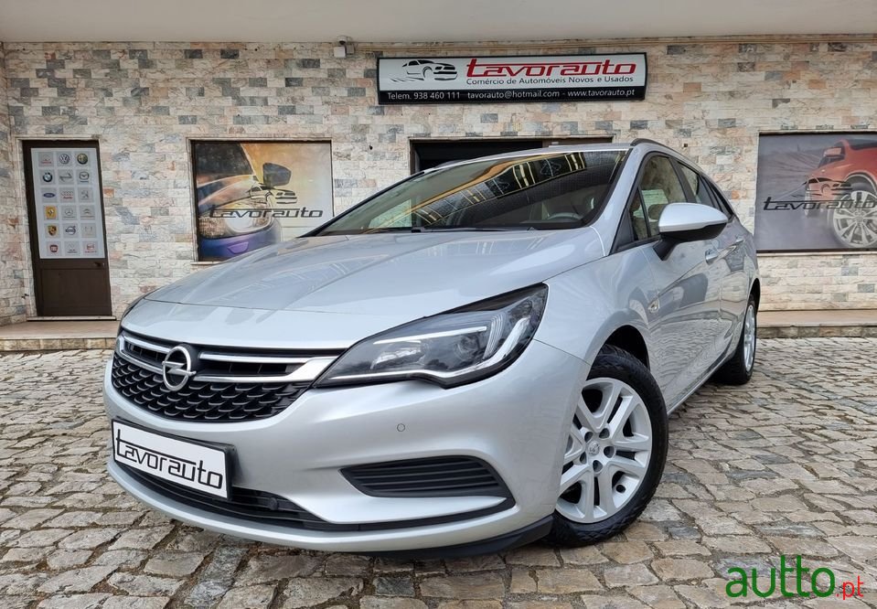 2018' Opel Astra Sports Tourer photo #1