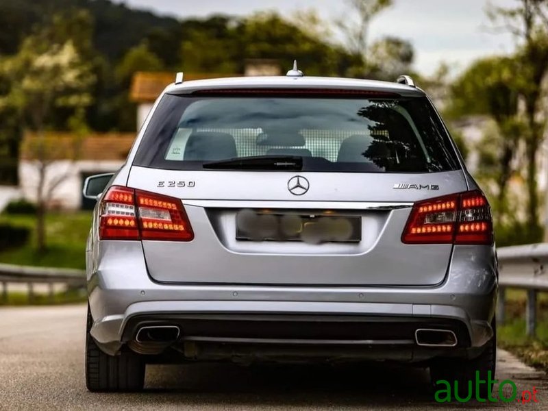 2010' Mercedes-Benz Classe E photo #5