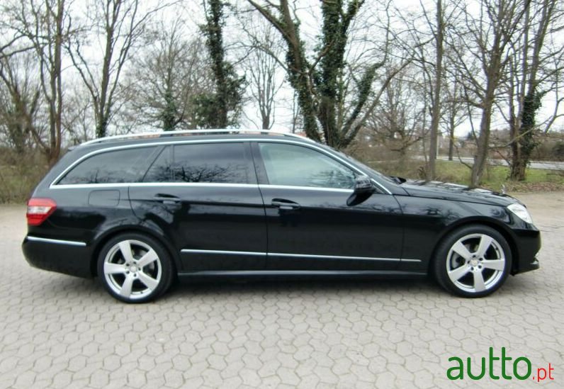 2012' Mercedes-Benz E-220 photo #1