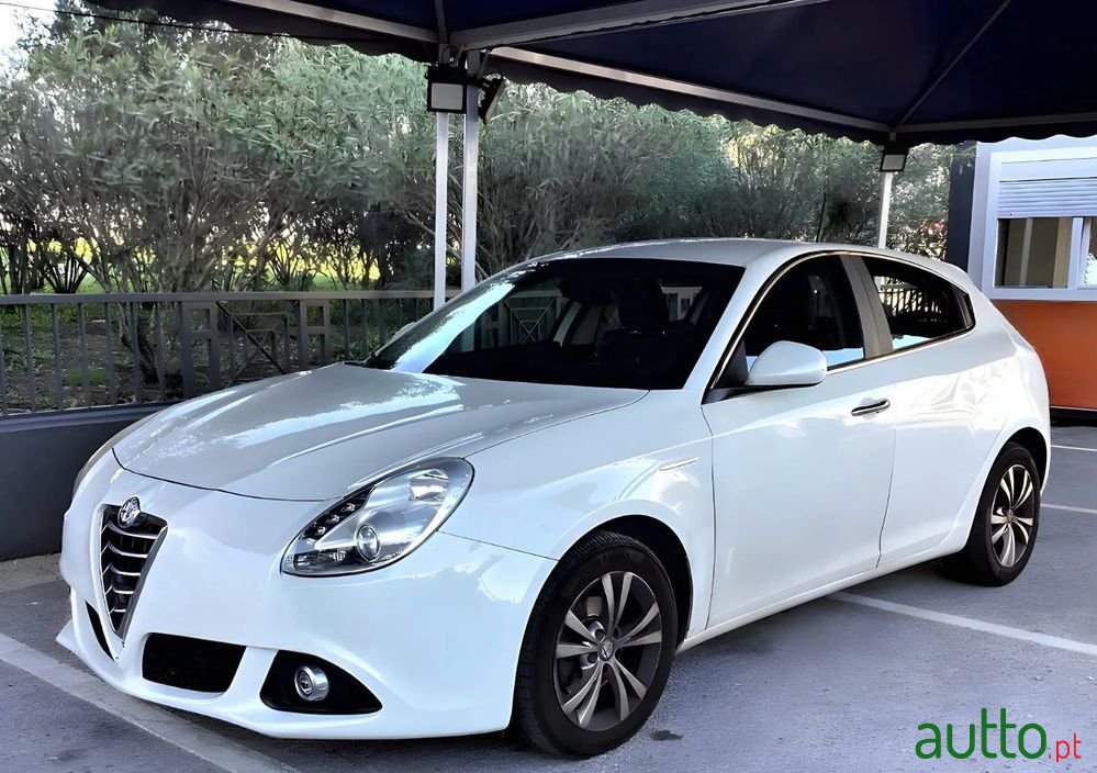 2014' Alfa Romeo Giulietta photo #1