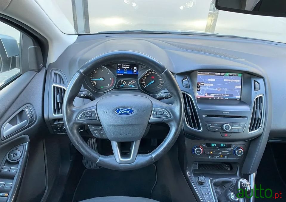 2015' Ford Focus Sw photo #3