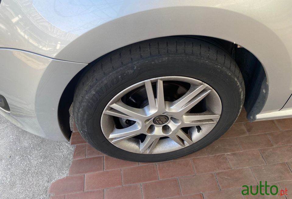 2010' Volkswagen Polo photo #2