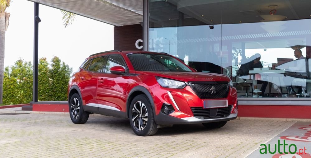 2021' Peugeot 2008 photo #2