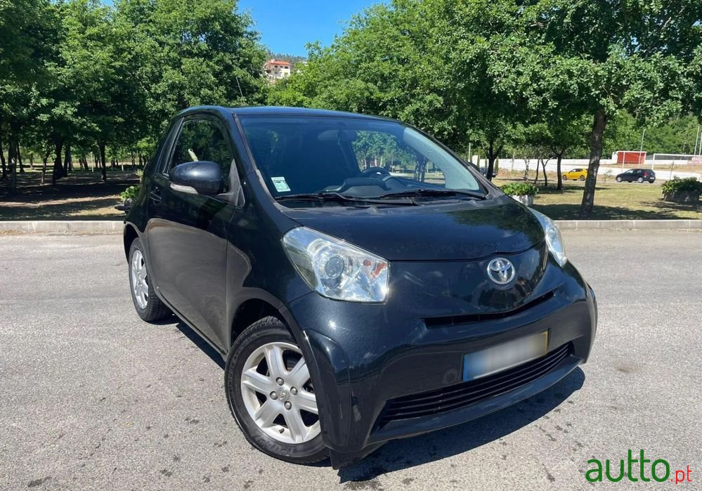 2010' Toyota iQ photo #2