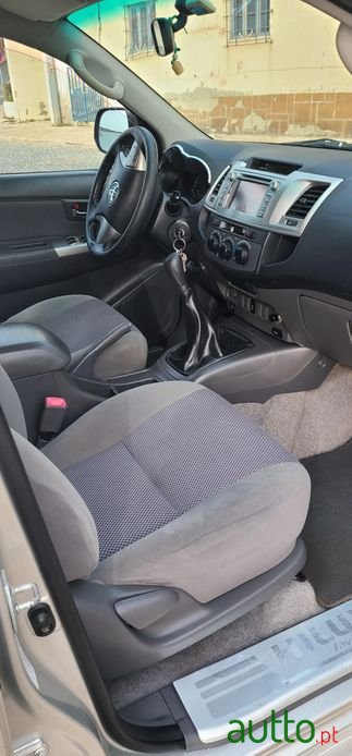 2013' Toyota Hilux photo #3
