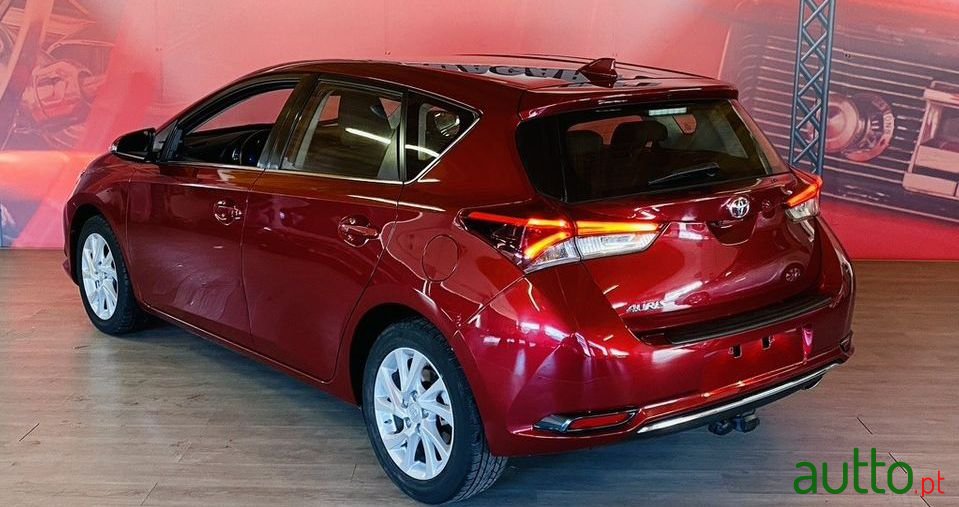 2017' Toyota Auris photo #3