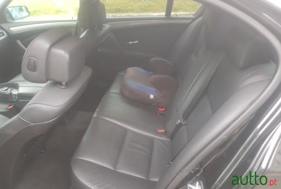 2008' BMW 520 photo #4