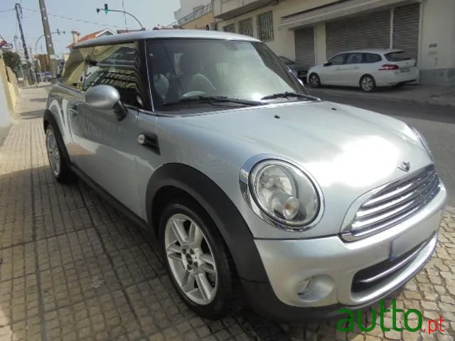 2011' MINI Cooper photo #3