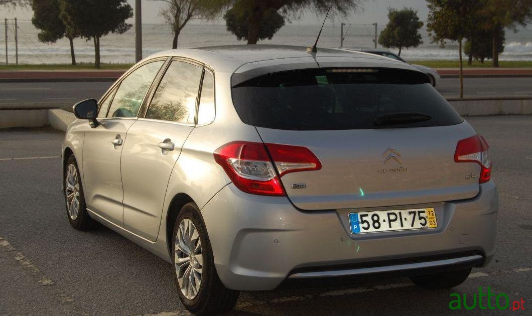 2011' Citroen C4 1.6 Hdi photo #3