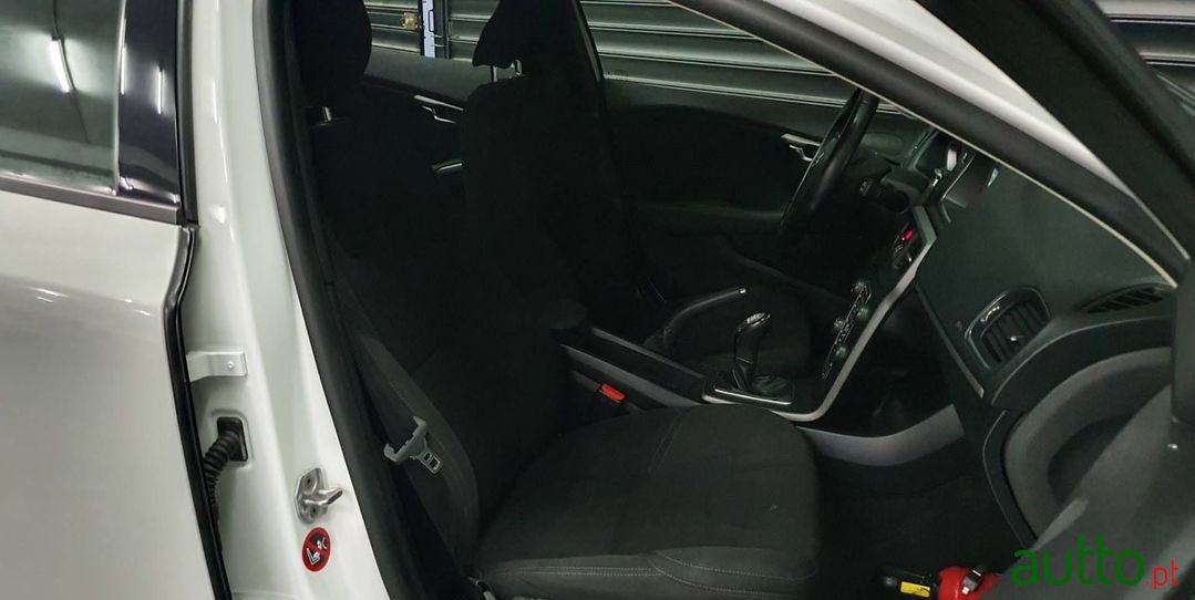 2015' Volvo V40 photo #5