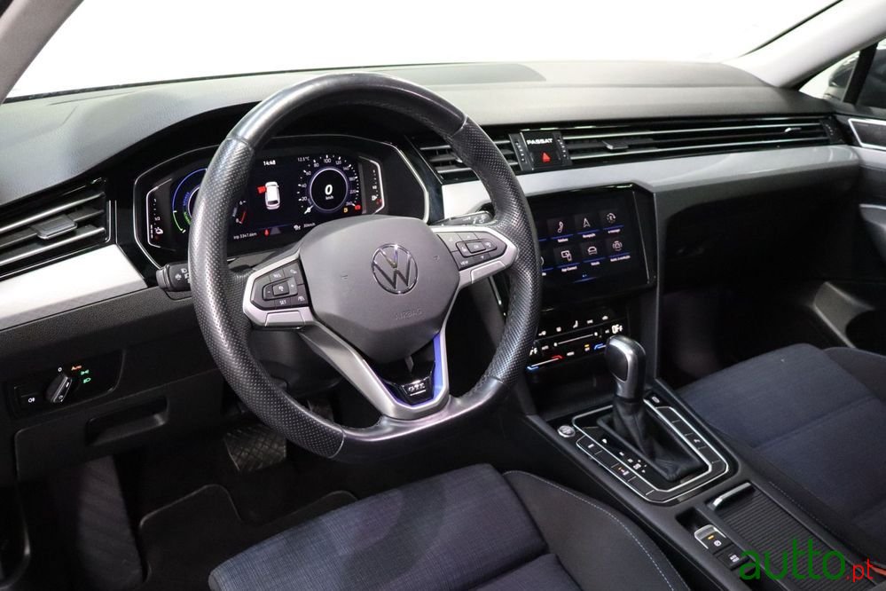2020' Volkswagen Passat Variant photo #5