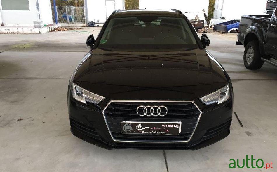 2016' Audi A4 Avant photo #2