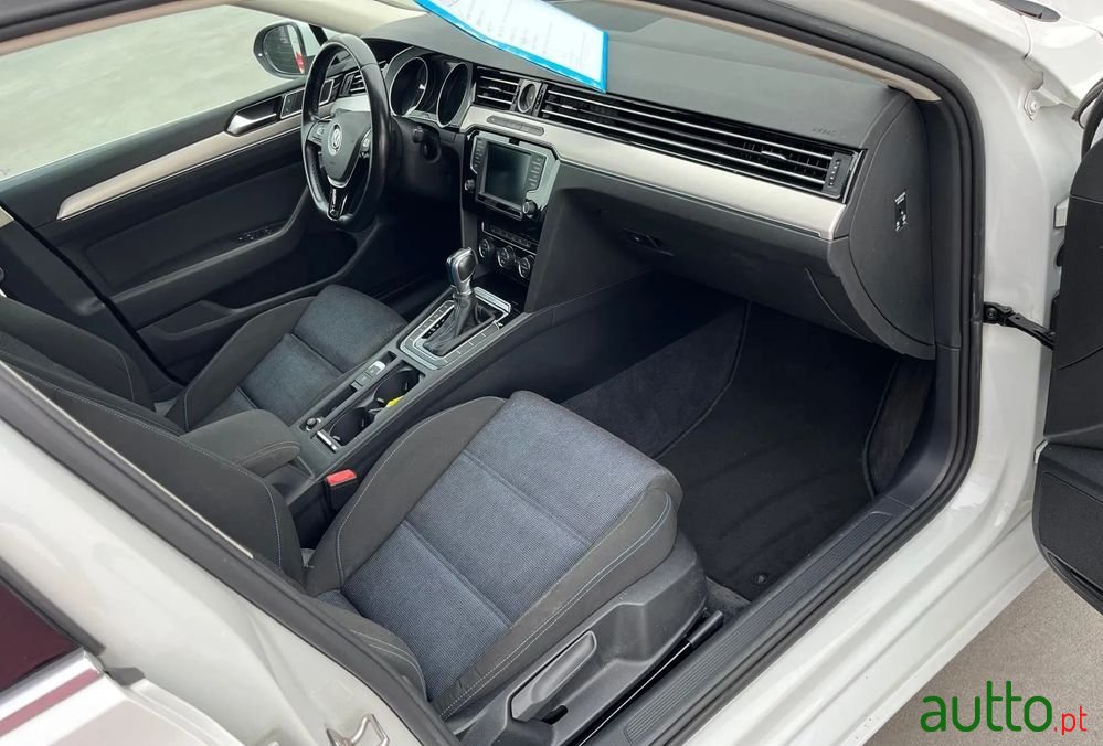 2015' Volkswagen Passat photo #6