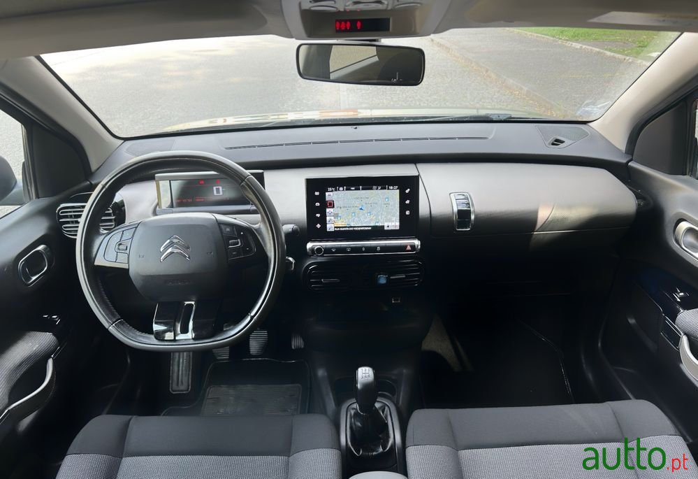 2015' Citroen C4 Cactus 1.2 Puretech Shine photo #5