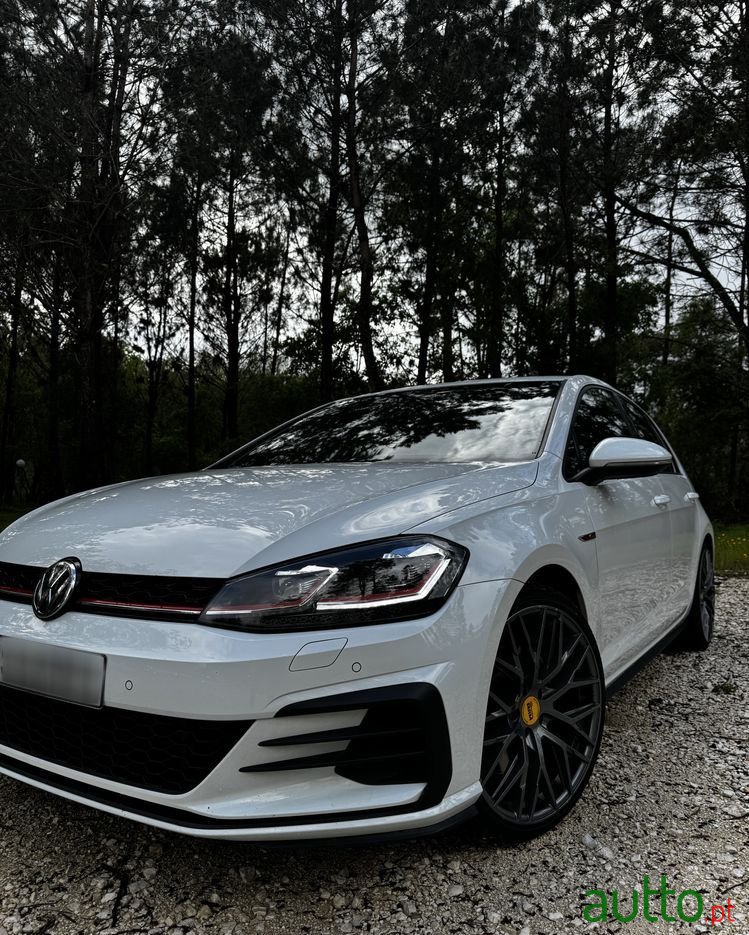 2018' Volkswagen Golf photo #2
