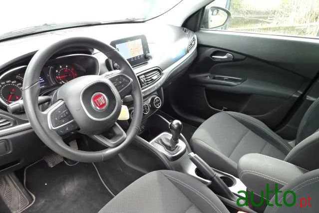 2018' Fiat Tipo Station Wagon photo #2