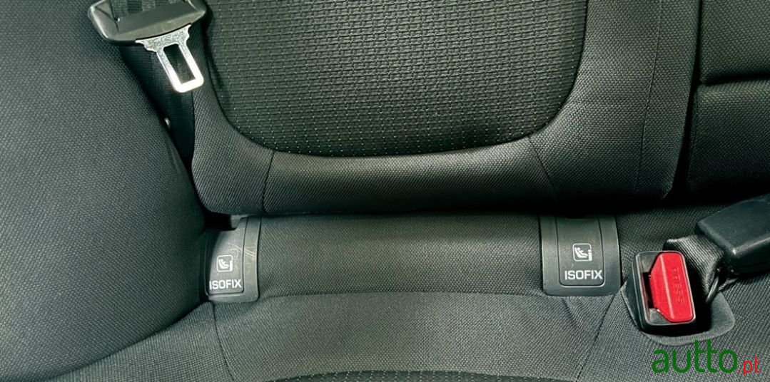 2015' Jaguar Xe photo #4