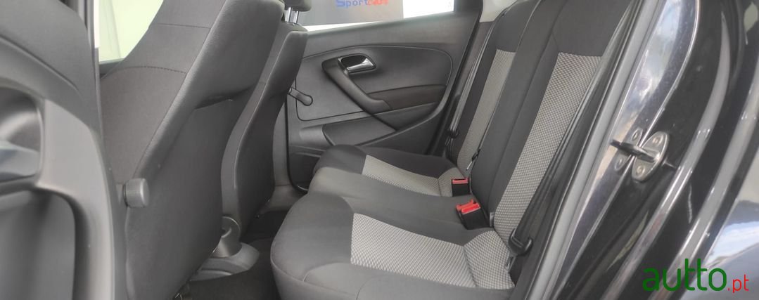 2010' Volkswagen Polo photo #6