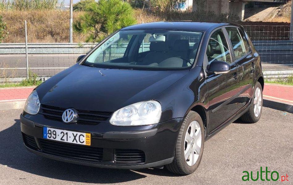 2004' Volkswagen Golf photo #3