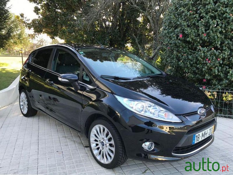 2011' Ford Fiesta 1.25 Titanium photo #2