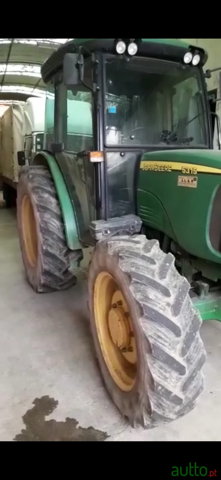 2002' John Deere photo #3