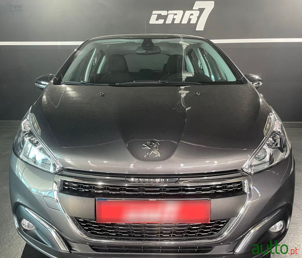 2018' Peugeot 208 1.2 Puretech Allure photo #2