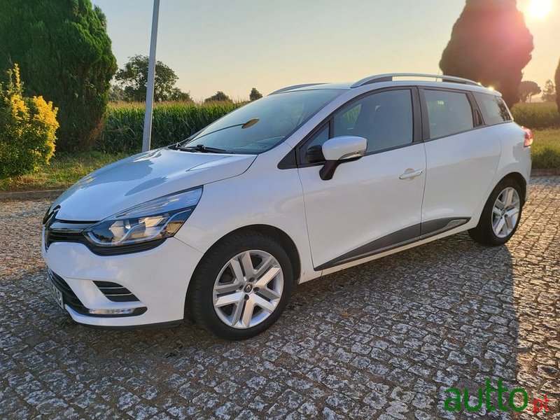 2017' Renault Clio Sport Tourer photo #1