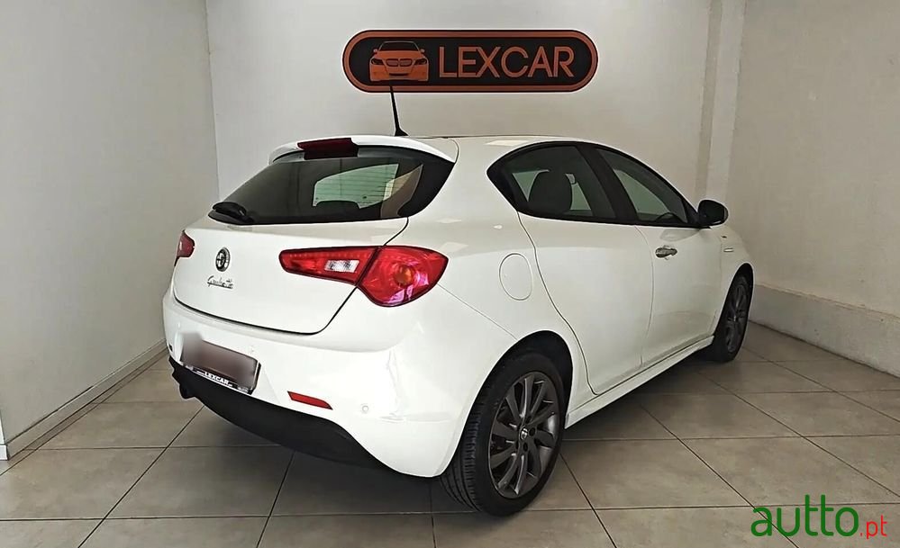 2014' Alfa Romeo Giulietta photo #3