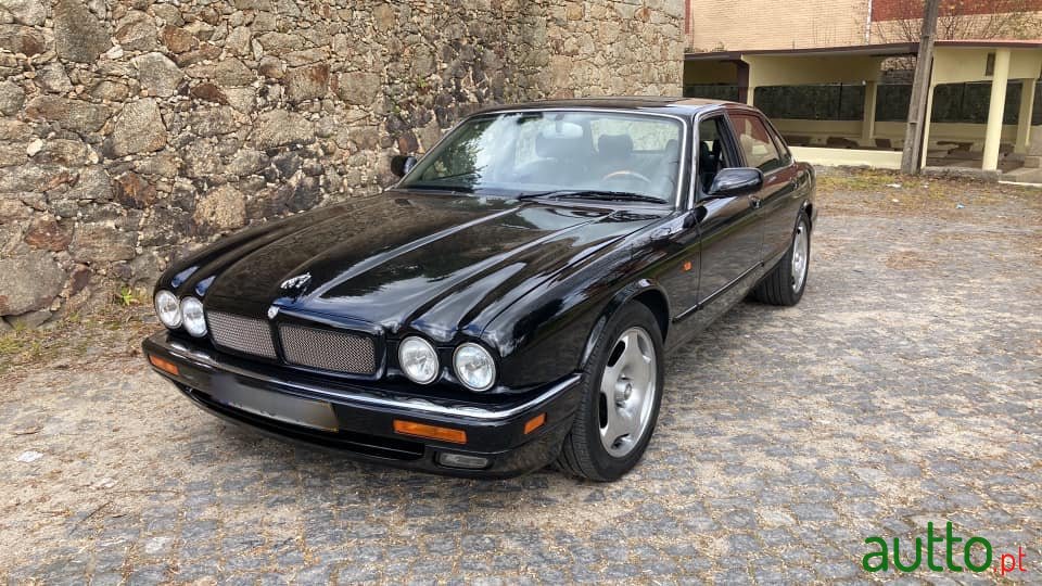 1995' Jaguar XJR photo #1