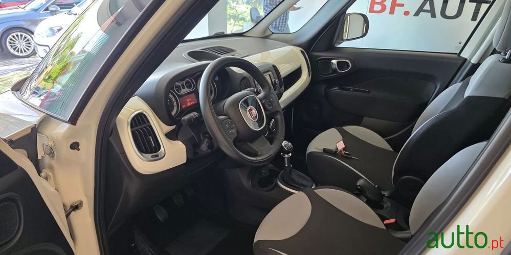 2013' Fiat 500L photo #5