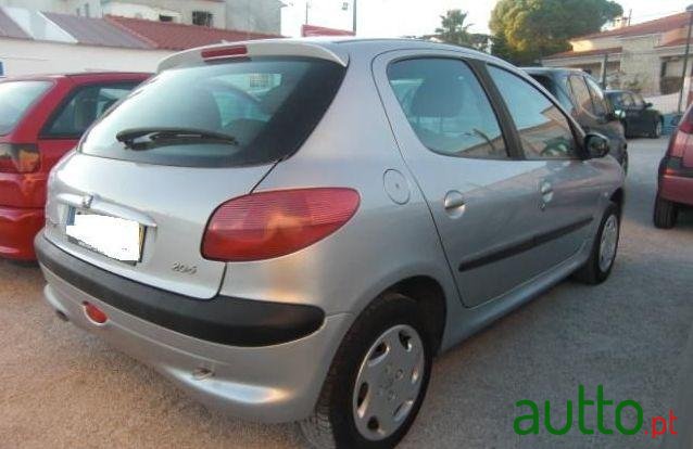 2002' Peugeot 206 1.1 Color Line photo #1