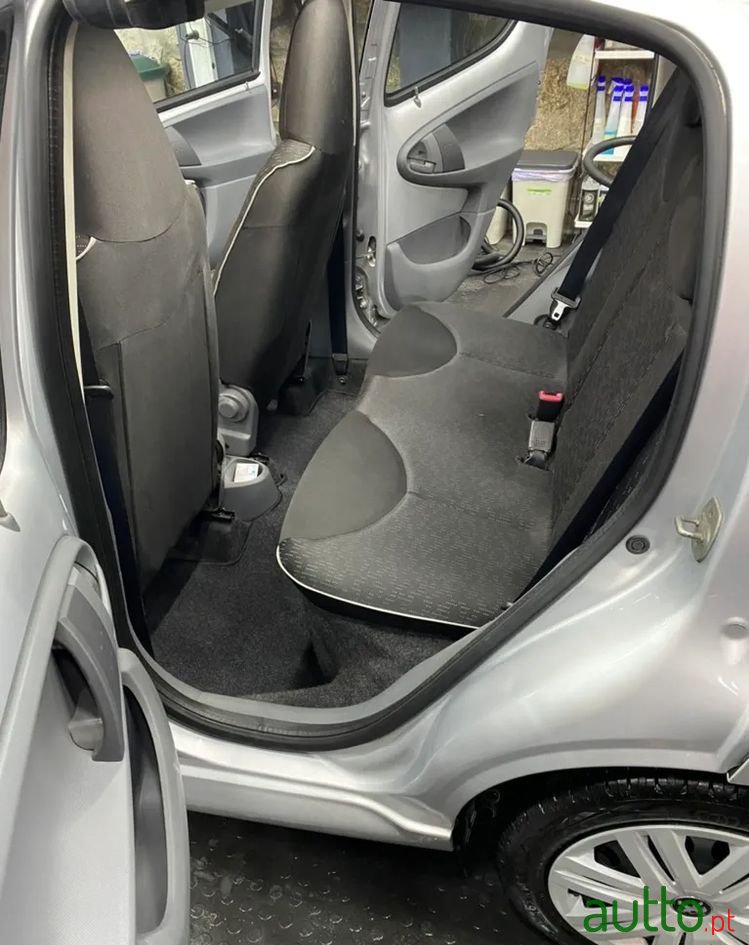 2009' Peugeot 107 1.0 Urban photo #6