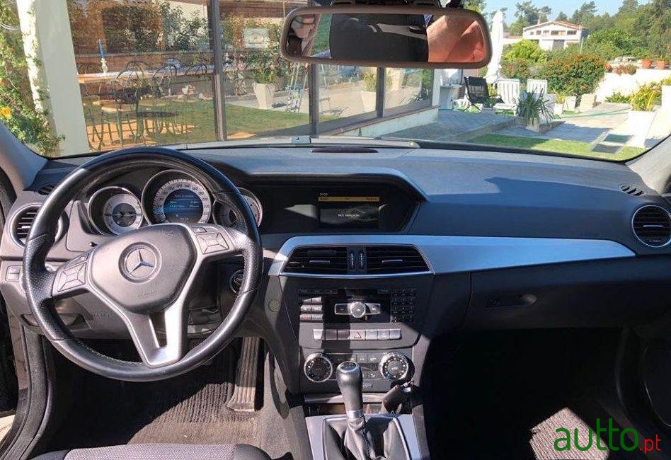 2011' Mercedes-Benz C-200 photo #4