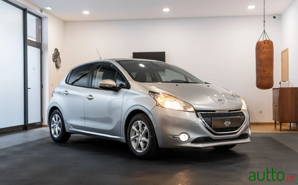 2013' Peugeot 208 1.2 Vti Se Style photo #1