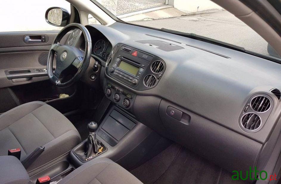 2006' Volkswagen Golf photo #1