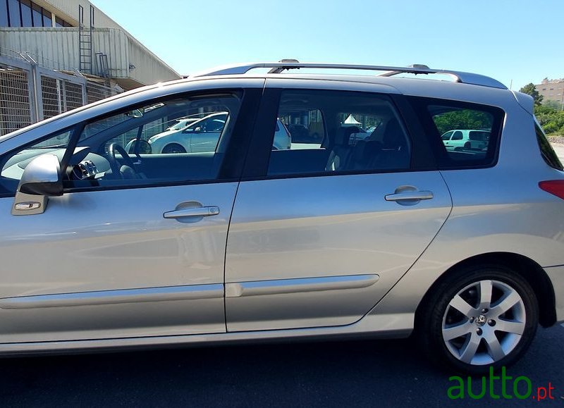 2009' Peugeot 308 Sw photo #2