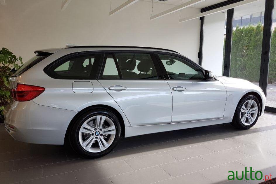 2016' BMW 318 photo #2