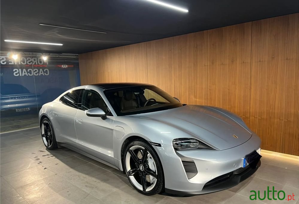 2020' Porsche Taycan 4S photo #1