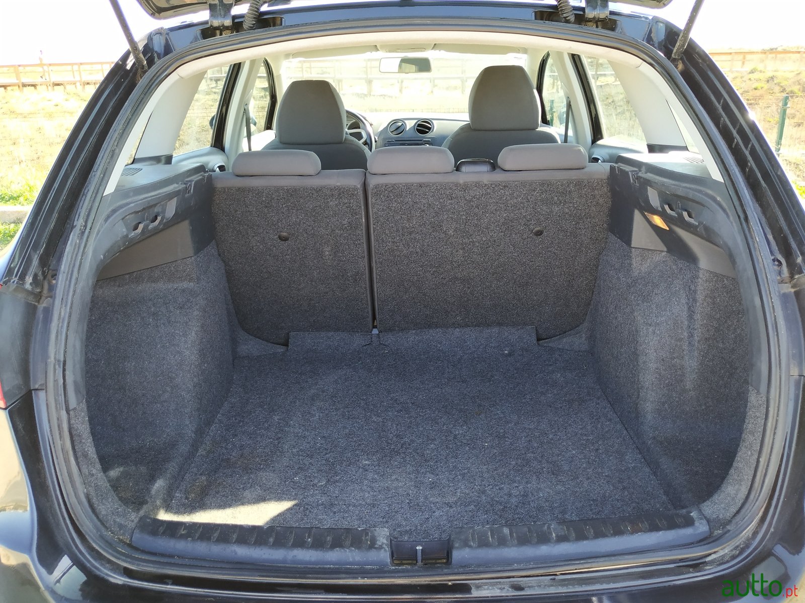 2010' SEAT Ibiza ST photo #7